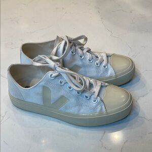 Veja Women's White Sneakers 39